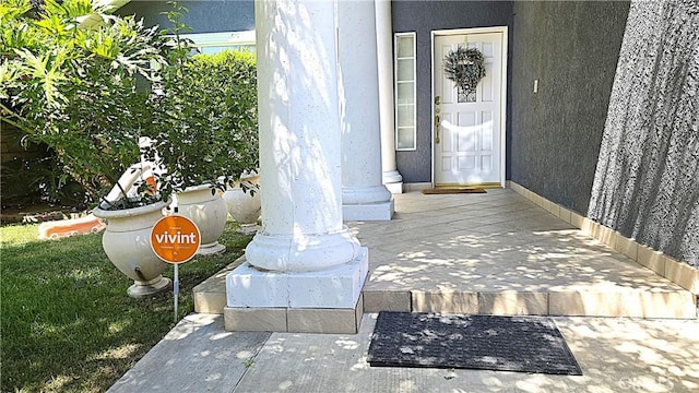 8467 Penfield Ave, Winnetka, CA 91306 - entrance to property