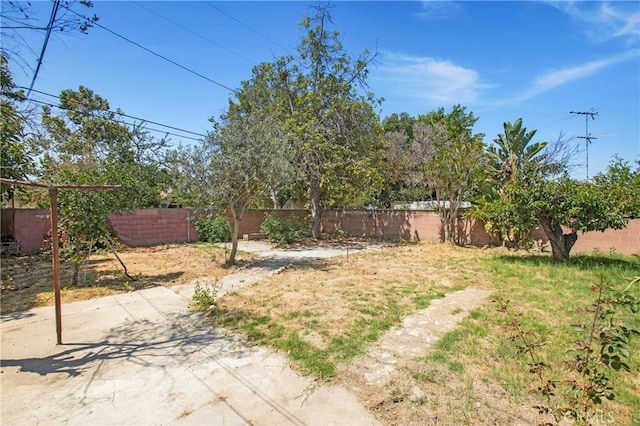 2210 W 7th St, Santa Ana, CA 92703 - fenced backyard featuring a patio area