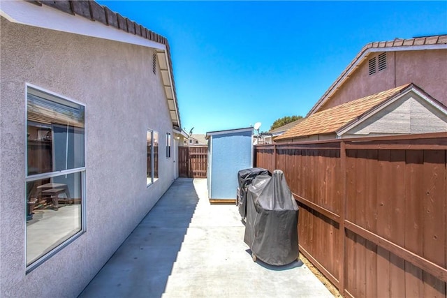 7471 Windrose Dr, Highland, CA 92346 - fenced backyard with a patio area