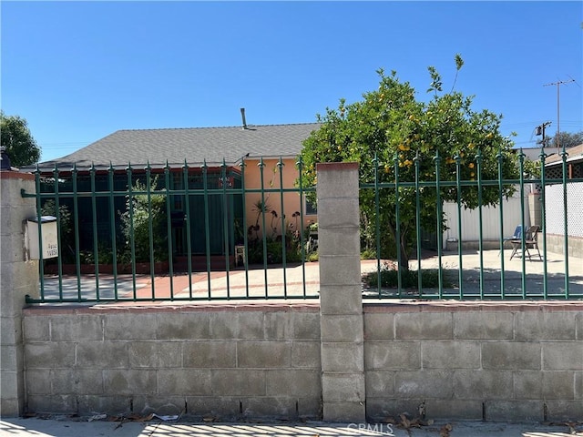 14054 Roscoe Blvd, Panorama City, CA 91402 - view of gate