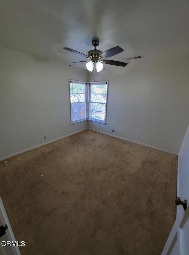701 Francis St, Bakersfield, CA 93303 - unfurnished room featuring a ceiling fan and light carpet