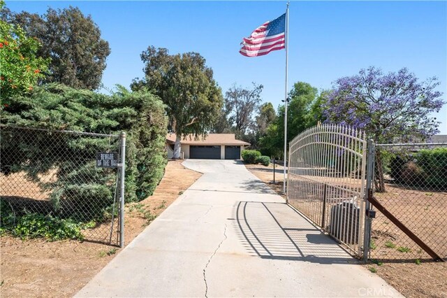 18561 Bert Rd, Riverside, CA 92508 - view of front of house featuring a gate and a detached garage