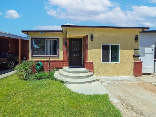 9313 Dearborn Ave, South Gate, CA 90280 - view of front of property featuring stucco siding and a front lawn