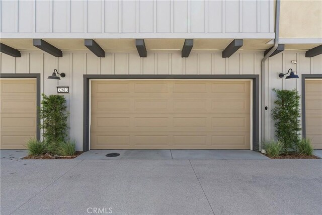32813 Brunello Way, Temecula, CA 92591 - garage featuring driveway