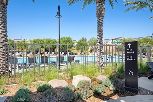 32813 Brunello Way, Temecula, CA 92591 - surrounding community with a pool