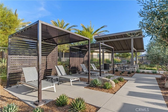 32813 Brunello Way, Temecula, CA 92591 - surrounding community featuring a patio and a gazebo