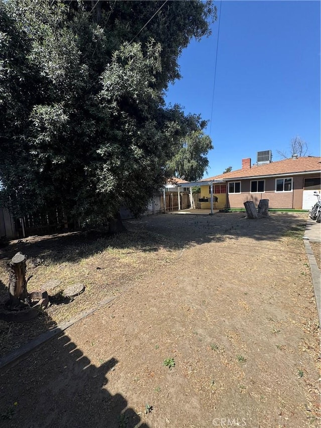 1004 Paloma St, Bakersfield, CA 93304 - view of yard