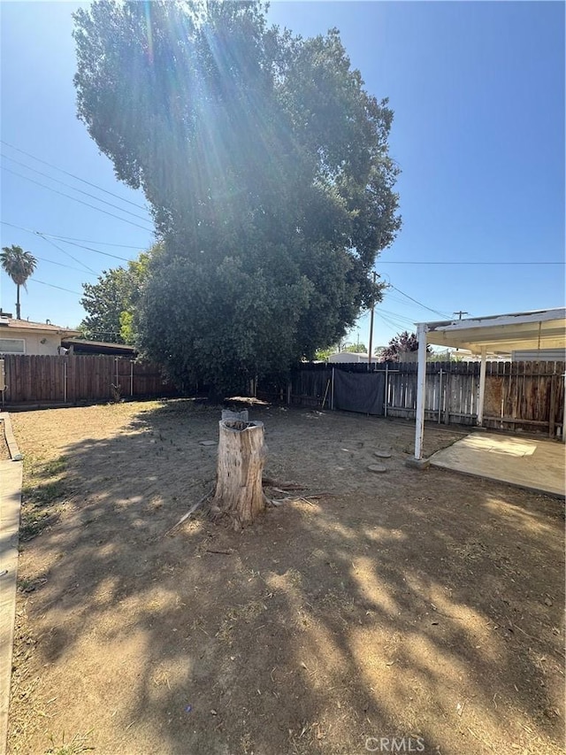 1004 Paloma St, Bakersfield, CA 93304 - fenced backyard featuring a patio