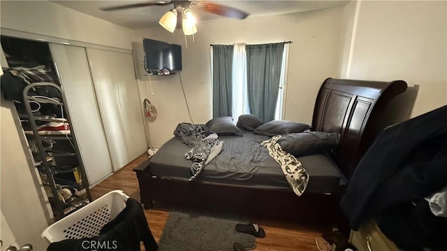 10218 Virginia Ave, South Gate, CA 90280 - bedroom with wood finished floors, a closet, and a ceiling fan