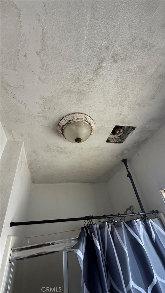 10218 Virginia Ave, South Gate, CA 90280 - detailed view of a textured ceiling