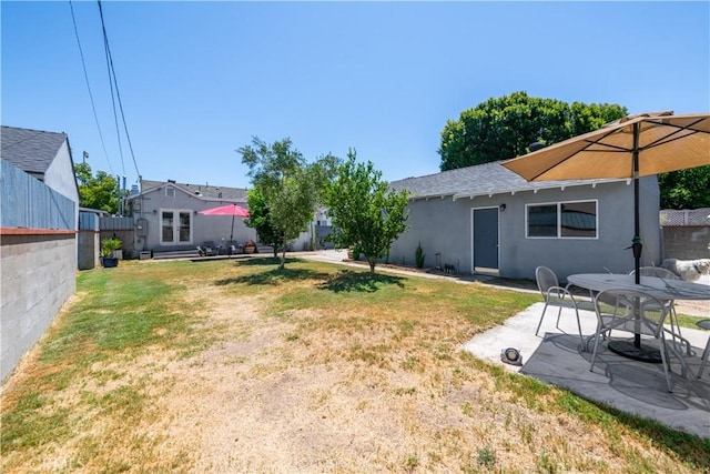 321 N Keystone St, Burbank, CA 91506 - view of yard with a patio area
