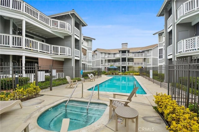 10361 Garden Grove Blvd Unit 17, Garden Grove, CA 92843 - community pool with a hot tub and a patio area