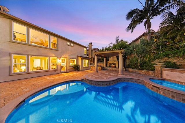 27684 Manor Hill Rd, Laguna Niguel, CA 92677 - pool at dusk featuring an in-ground hot tub, an outdoor pool, a pergola, and a patio