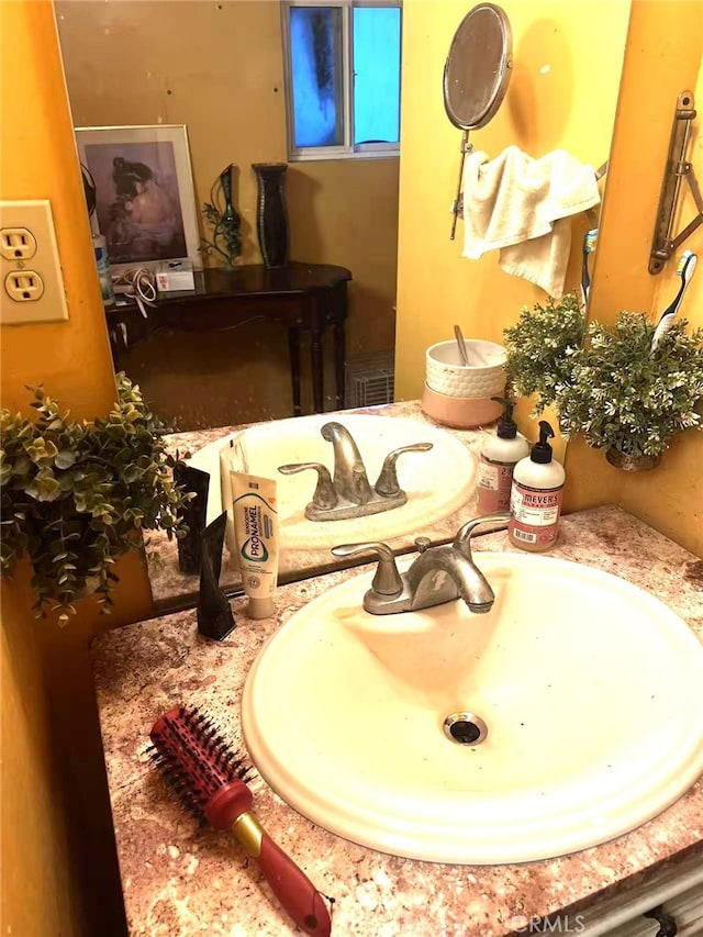 934 W 12th St, Pomona, CA 91766 - view of living area