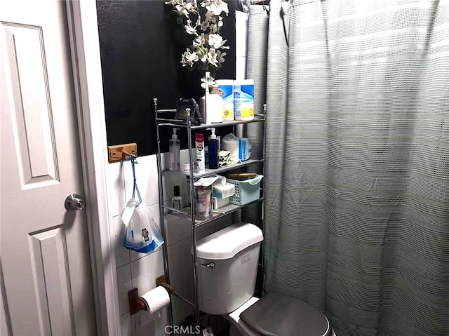934 W 12th St, Pomona, CA 91766 - bathroom with toilet and curtained shower