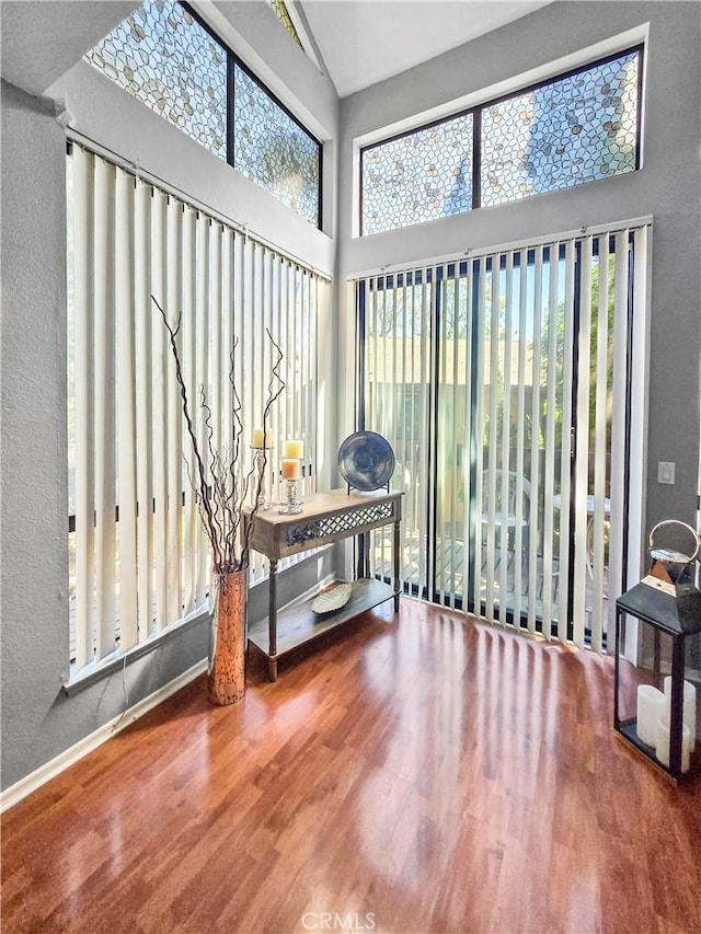 10659 Lakefront Dr, Norwalk, CA 90650 - sunroom / solarium with lofted ceiling