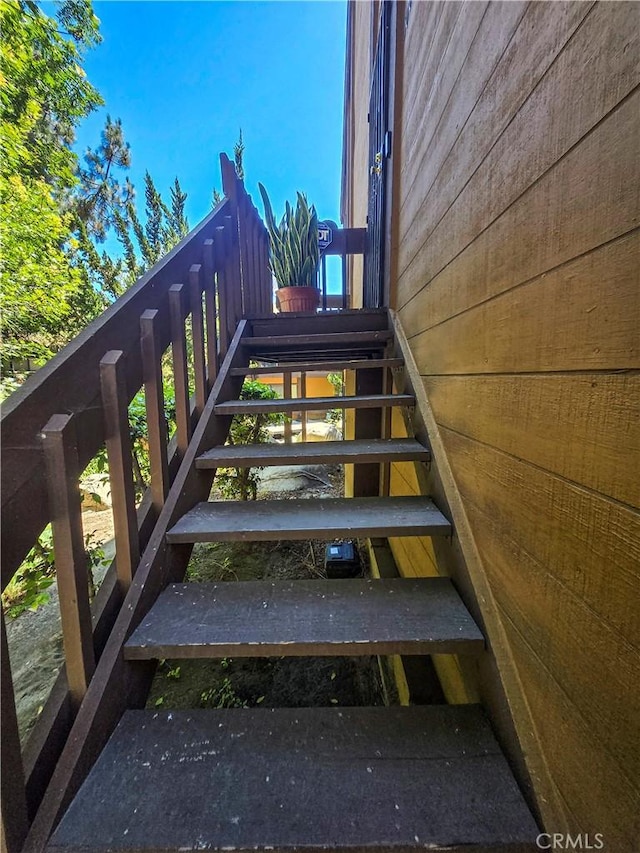 10659 Lakefront Dr, Norwalk, CA 90650 - view of stairway