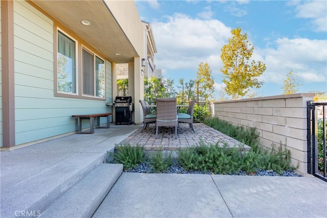 2371 Horseback Rd, Rancho Mission Viejo, CA 92694 - view of patio featuring area for grilling and outdoor dining space