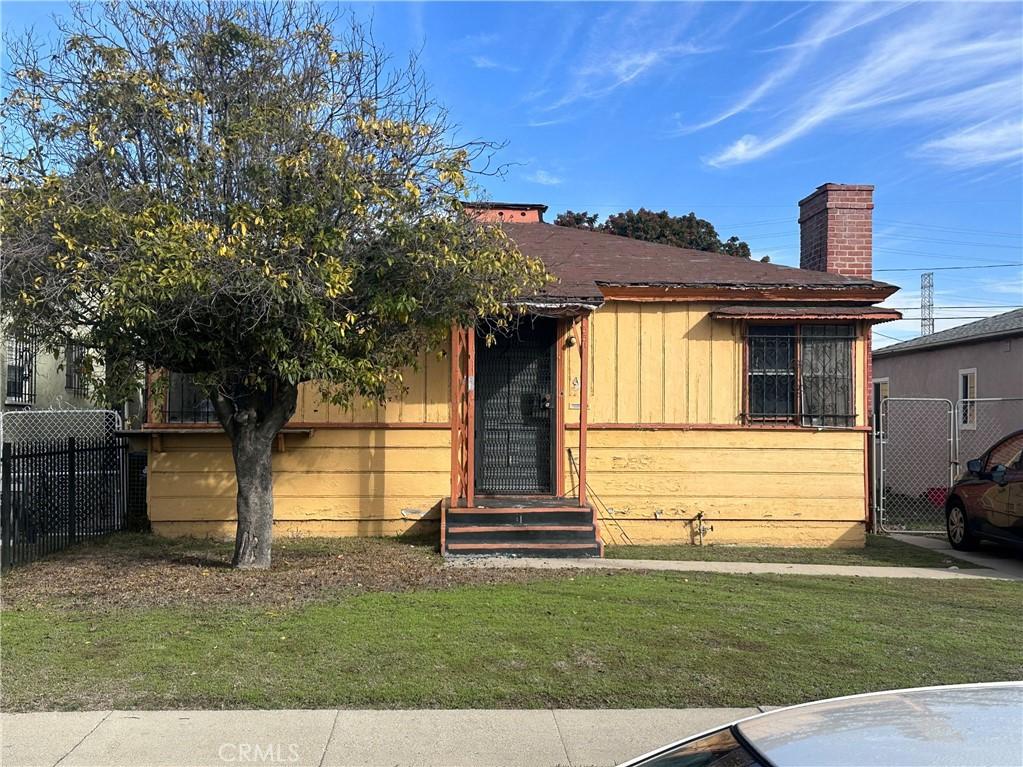 551 W 101st St, Los Angeles, CA 90044 - view of front of house with a chimney