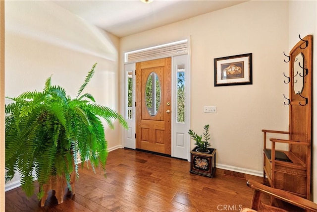 6600 San Gabriel Rd, Atascadero, CA 93422 - foyer with wood finished floors and baseboards