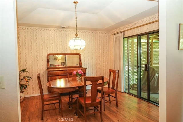 2787 Grape Way, Chico, CA 95973 - dining space featuring wood finished floors, a tray ceiling, and wallpapered walls