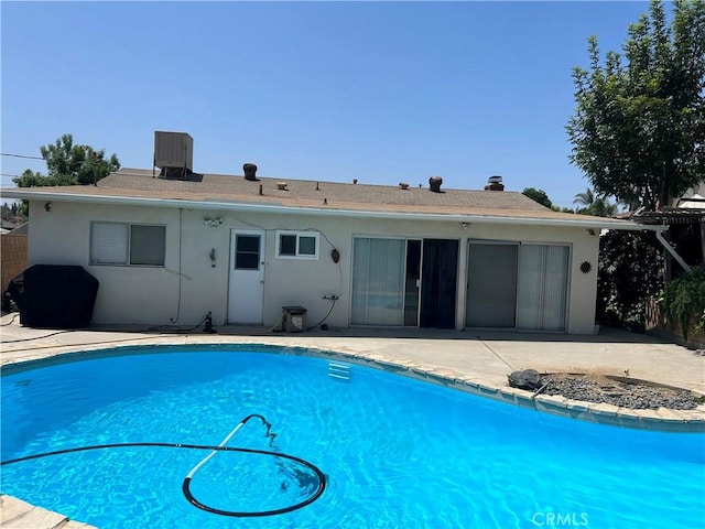 4957 Noble St, Riverside, CA 92503 - outdoor pool with a patio