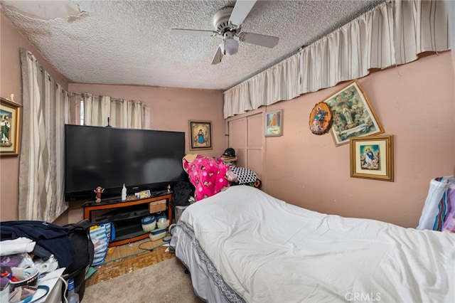 526 Nottingham Ave, Santa Ana, CA 92703 - bedroom featuring a textured ceiling and a ceiling fan