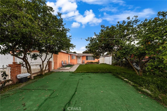 526 Nottingham Ave, Santa Ana, CA 92703 - view of yard with a patio area
