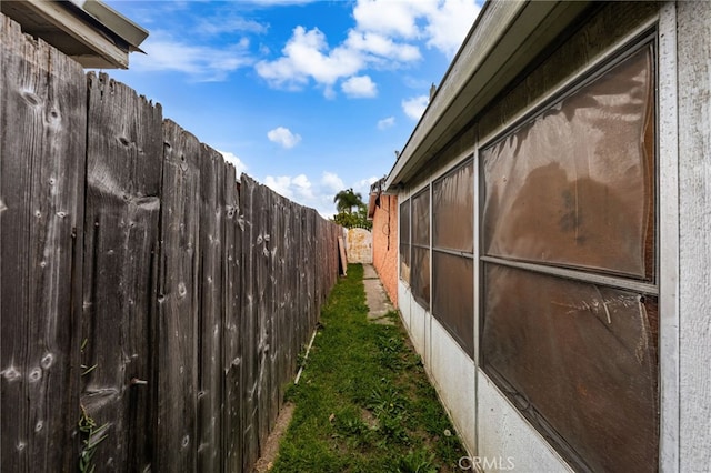 526 Nottingham Ave, Santa Ana, CA 92703 - view of yard