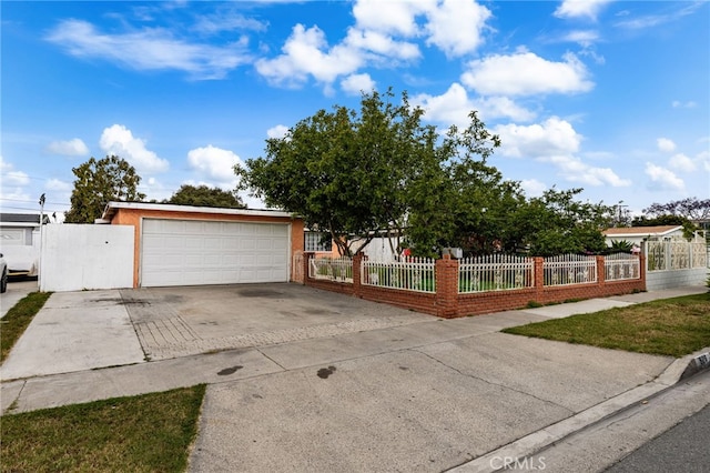 526 Nottingham Ave, Santa Ana, CA 92703 - view of front of house featuring a fenced front yard