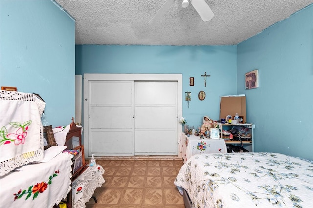 526 Nottingham Ave, Santa Ana, CA 92703 - bedroom featuring a textured ceiling and ceiling fan