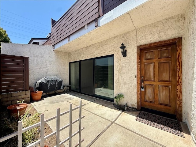 2402 Aviation Blvd Unit C, Redondo Beach, CA 90278 - property entrance featuring stucco siding and a patio area
