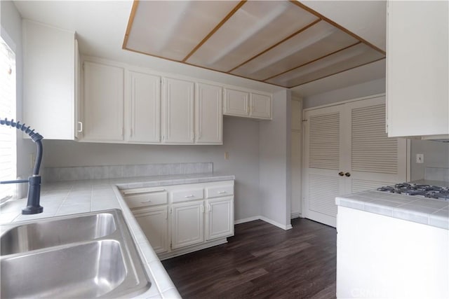 6186 Hefley St Unit 13, Westminster, CA 92683 - kitchen featuring tile countertops, dark wood-style flooring, stovetop, and white cabinets