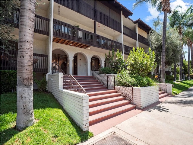 5334 Lindley Ave Unit 125, Encino, CA 91316 - view of property featuring stairway