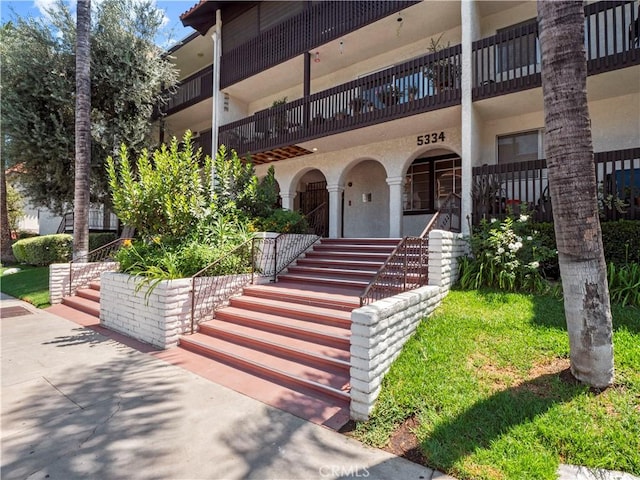 5334 Lindley Ave Unit 125, Encino, CA 91316 - view of exterior entry featuring stucco siding