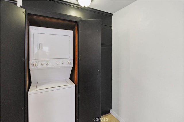 8544 Independence Ave Unit 102, Canoga Park, CA 91304 - laundry area featuring estacked washer and dryer