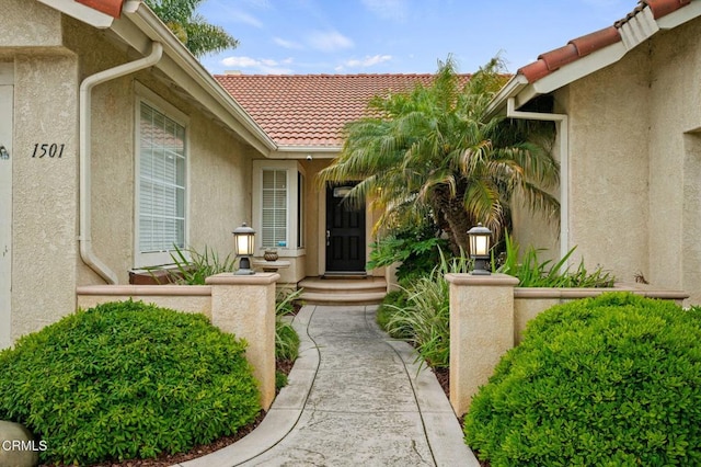 1501 Devonshire Dr, Oxnard, CA 93030 - entrance to property featuring stucco siding and a tile roof