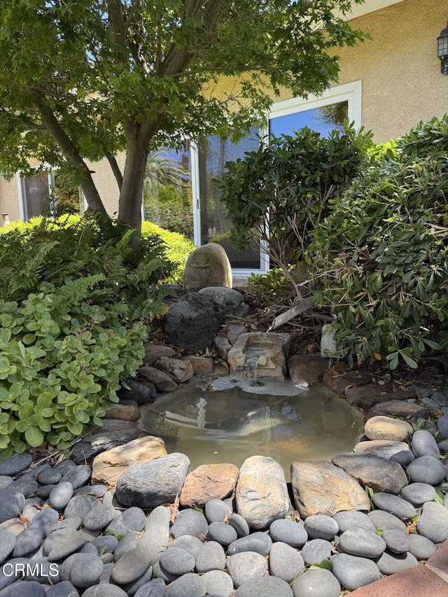 1501 Devonshire Dr, Oxnard, CA 93030 - exterior view of a garden pond