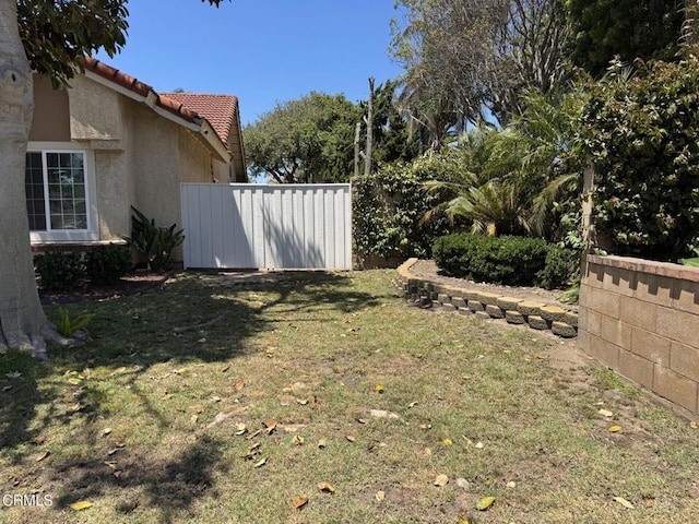 1501 Devonshire Dr, Oxnard, CA 93030 - view of yard
