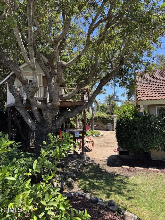 1501 Devonshire Dr, Oxnard, CA 93030 - view of yard