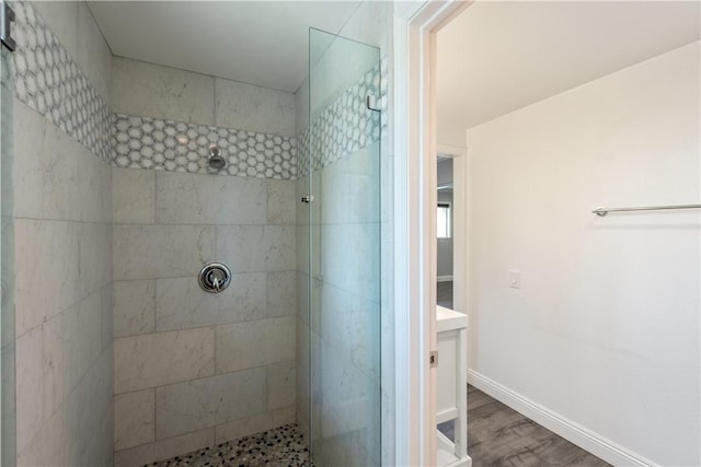 811 Ronda Mendoza Unit P, Laguna Woods, CA 92637 - full bathroom featuring tiled shower, vanity, and wood finished floors
