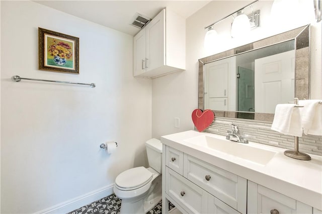811 Ronda Mendoza Unit P, Laguna Woods, CA 92637 - bathroom featuring tasteful backsplash and vanity