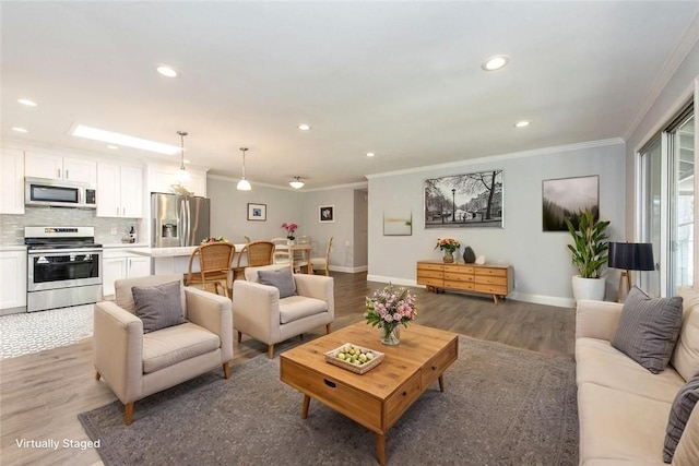 811 Ronda Mendoza Unit P, Laguna Woods, CA 92637 - living area with light wood-style floors, crown molding, and recessed lighting
