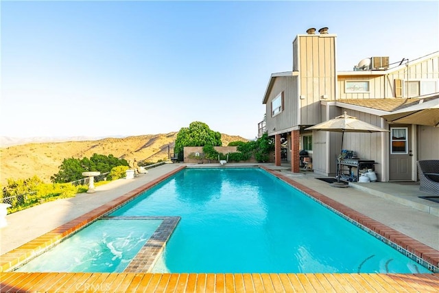 35870 Tierra Subida Ave, Palmdale, CA 93551 - view of pool featuring a patio, a mountain view, and a pool with connected hot tub