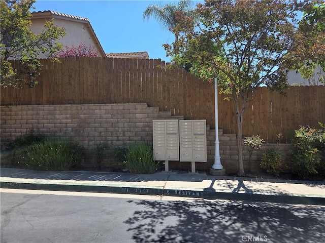 1315 Navello, El Cajon, CA 92021 - surrounding community featuring mail area