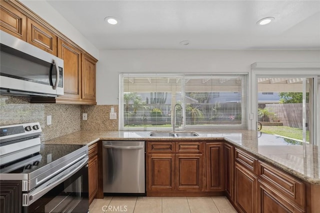 14652 Devonshire Ave, Tustin, CA 92780 - kitchen featuring stainless steel appliances, decorative backsplash, plenty of natural light, and recessed lighting