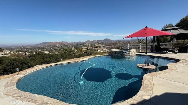 40107 Calle Breve, Temecula, CA 92592 - view of pool featuring a mountain view, a pool with connected hot tub, and a patio area