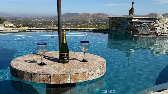 40107 Calle Breve, Temecula, CA 92592 - swimming pool with a mountain view