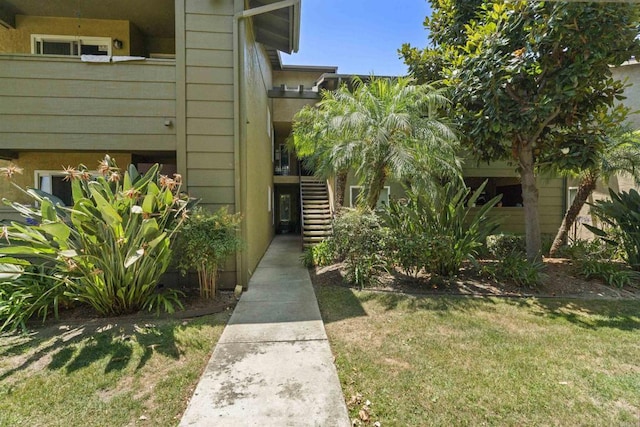 190 Avenida Descanso Unit I, Oceanside, CA 92057 - entrance to property featuring a yard