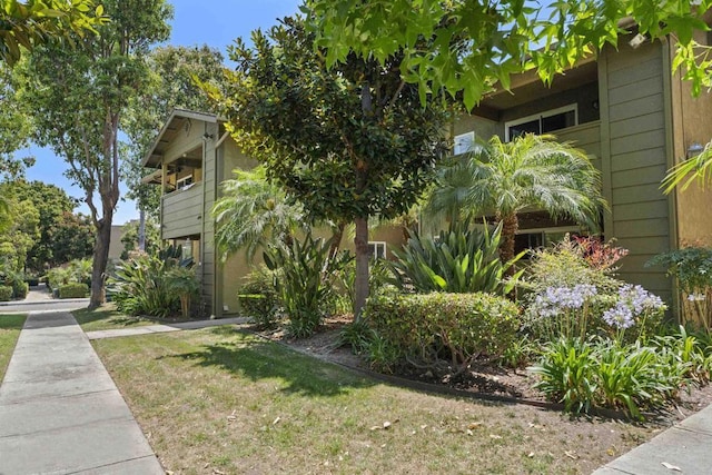 190 Avenida Descanso Unit I, Oceanside, CA 92057 - view of side of home with a yard